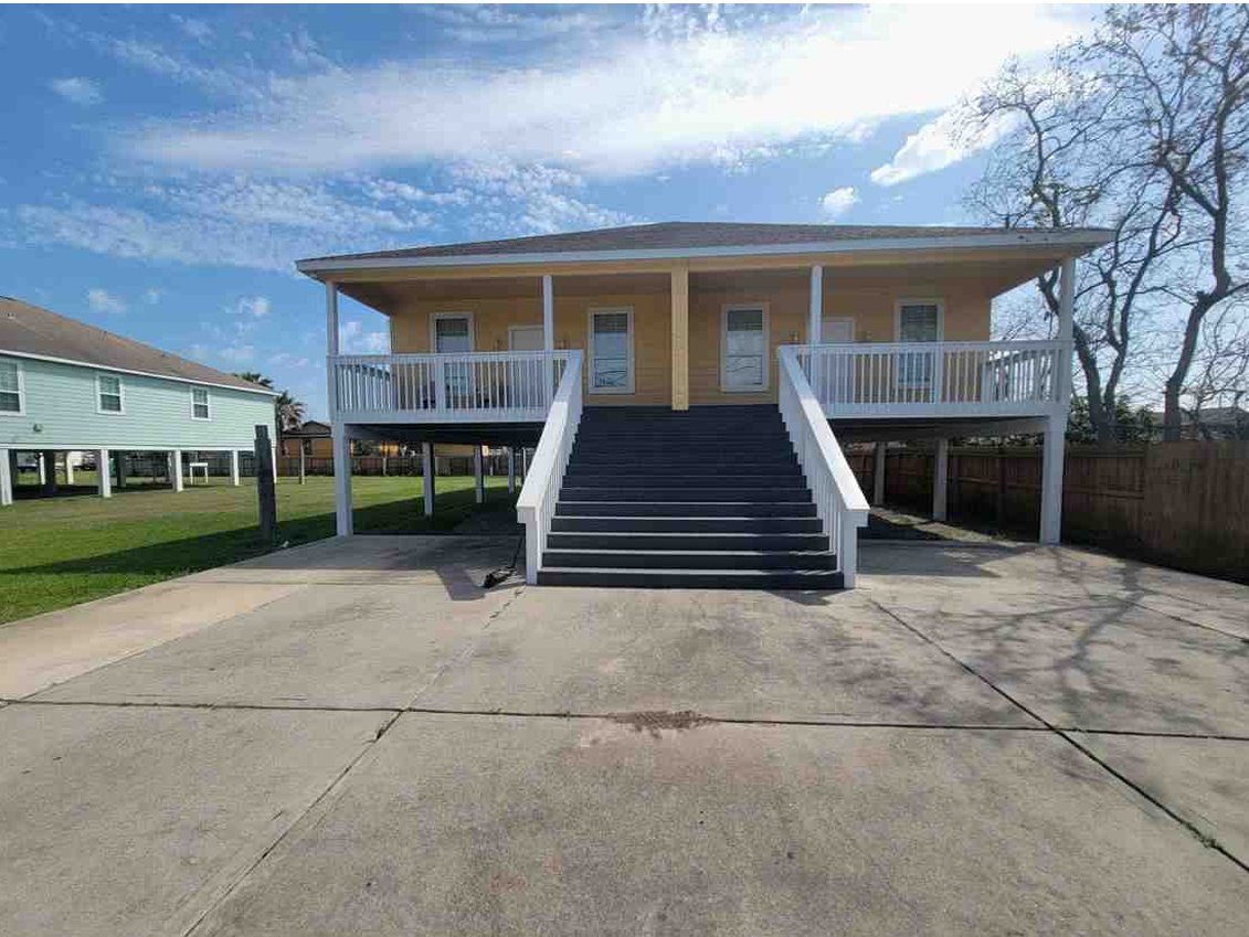 San Leon House: 535 12th St