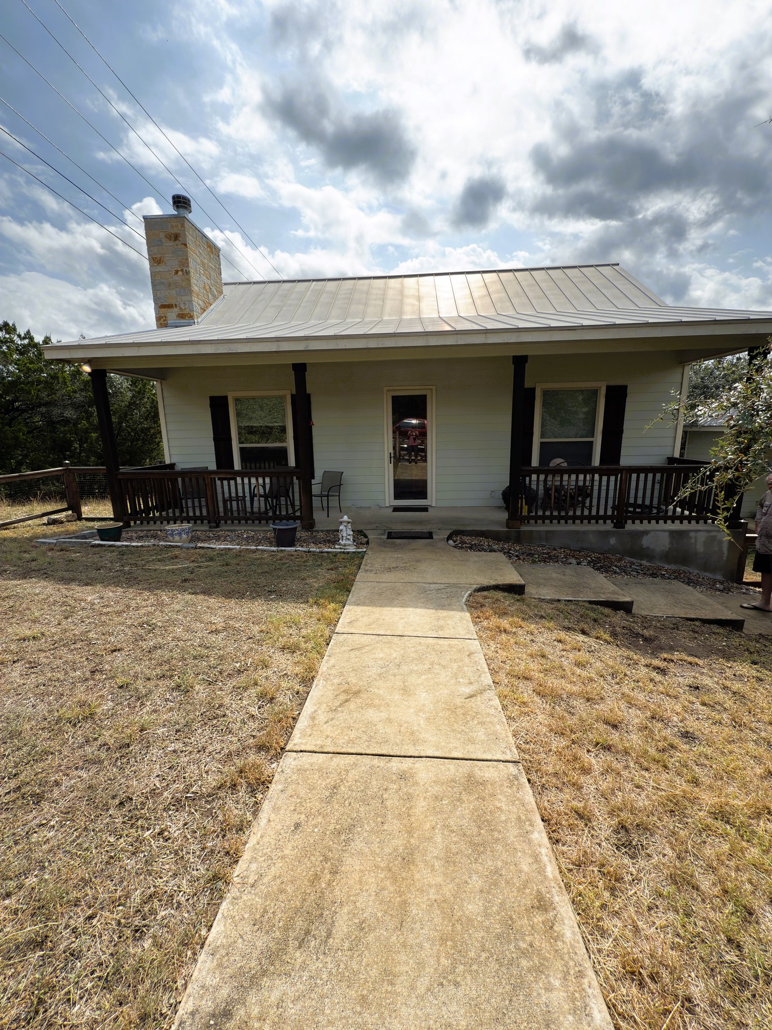 Lakehills House: 186 Lakeview