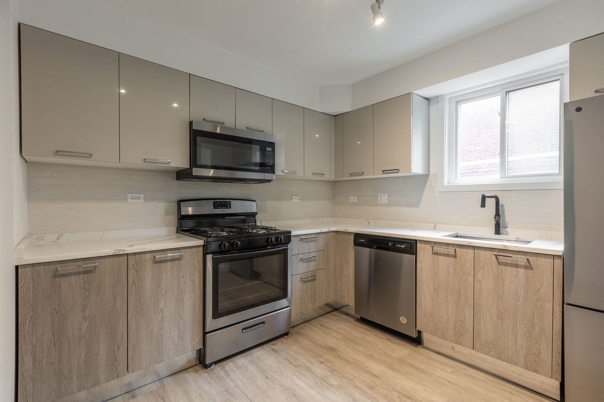 Chicago Apartment: 7621 North Sheridan Rd., #1K