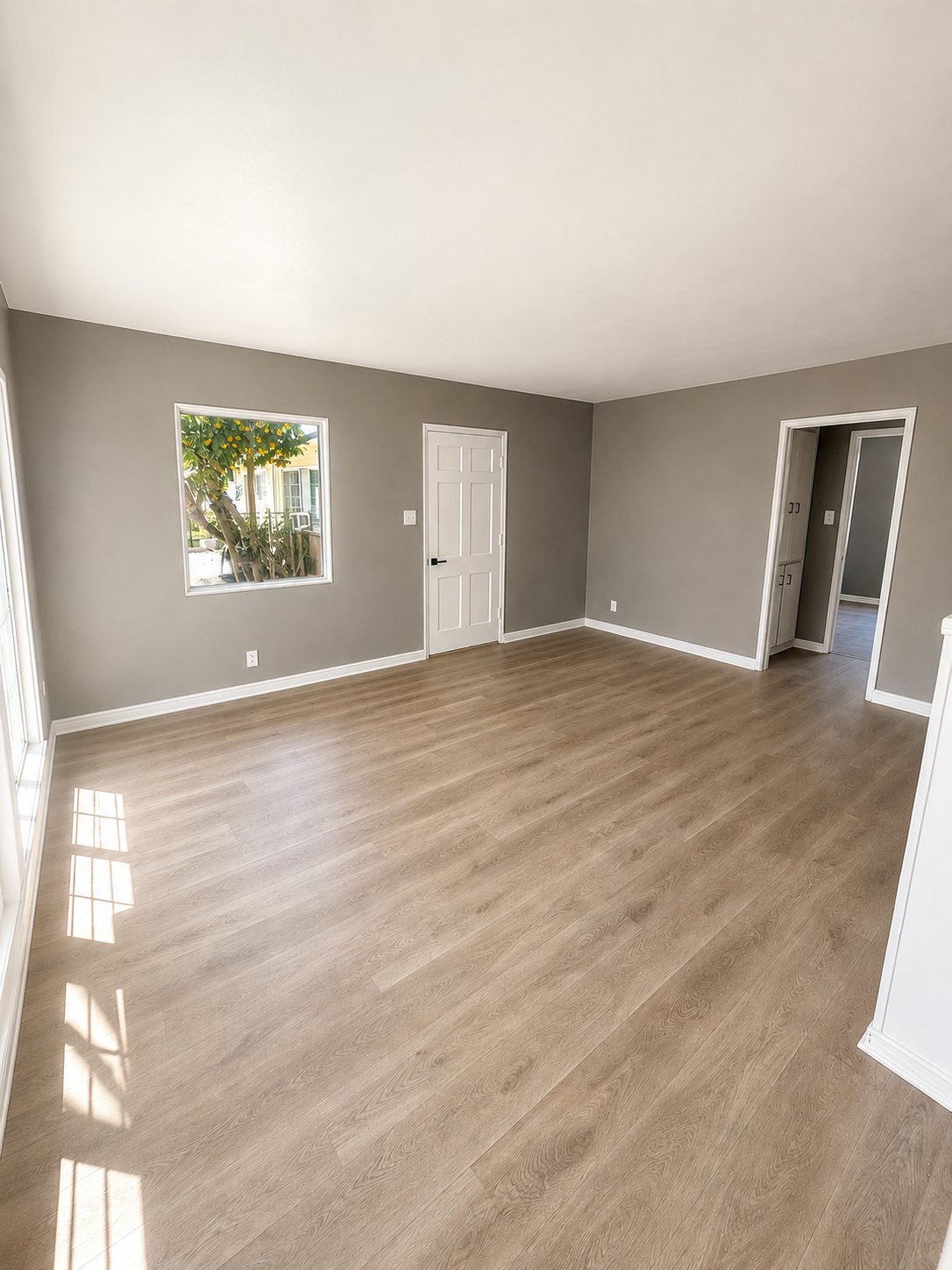 North Hills Apartment: 15241 Acre St