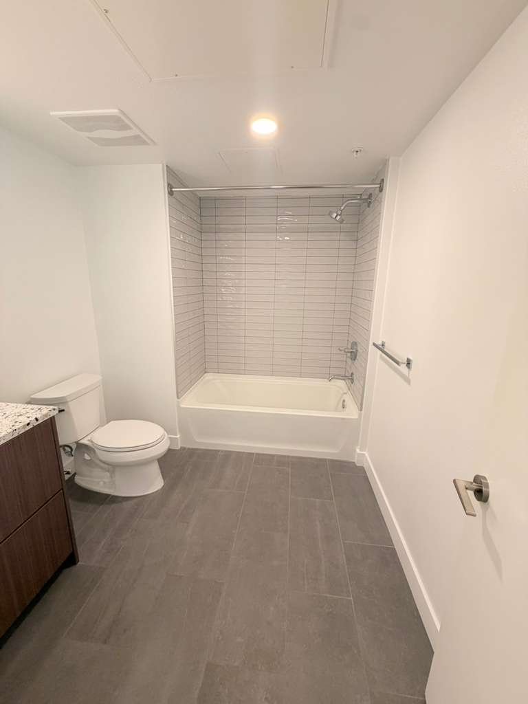 Los Angeles Apartment: 2880 James M Wood Blvd