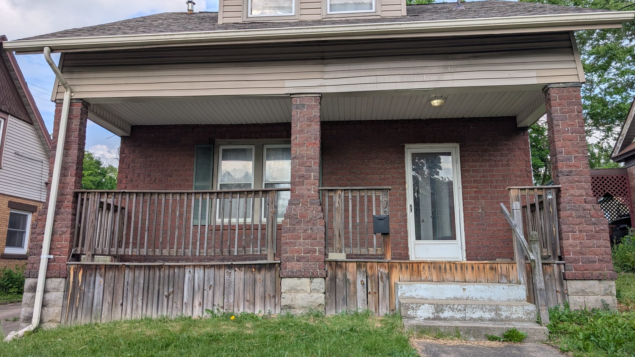 Salem House: 478 N Ellsworth Ave
