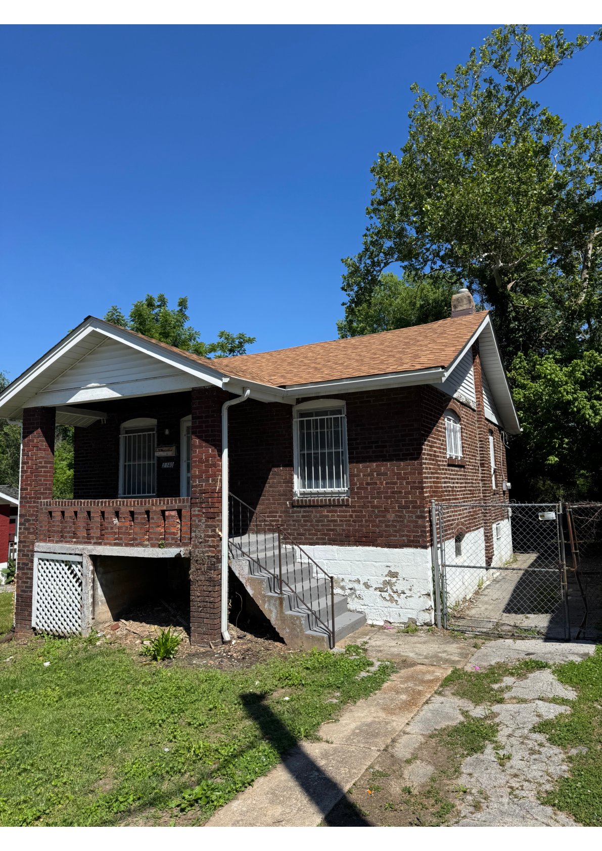 Saint Louis House: 2140 69th St