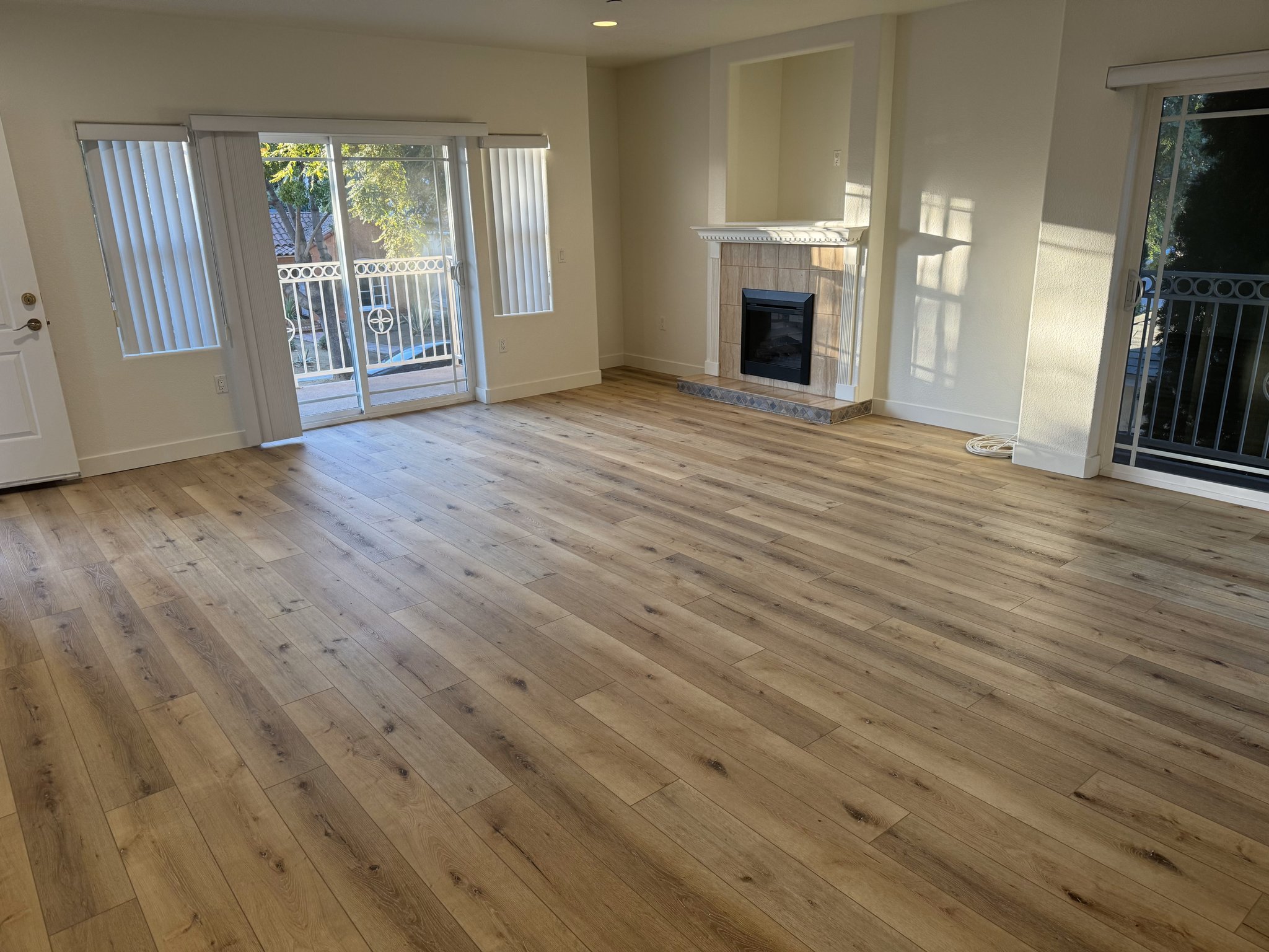 Los Angeles Apartment: 4077 Inglewood Blvd. Los Angeles, CA 90066