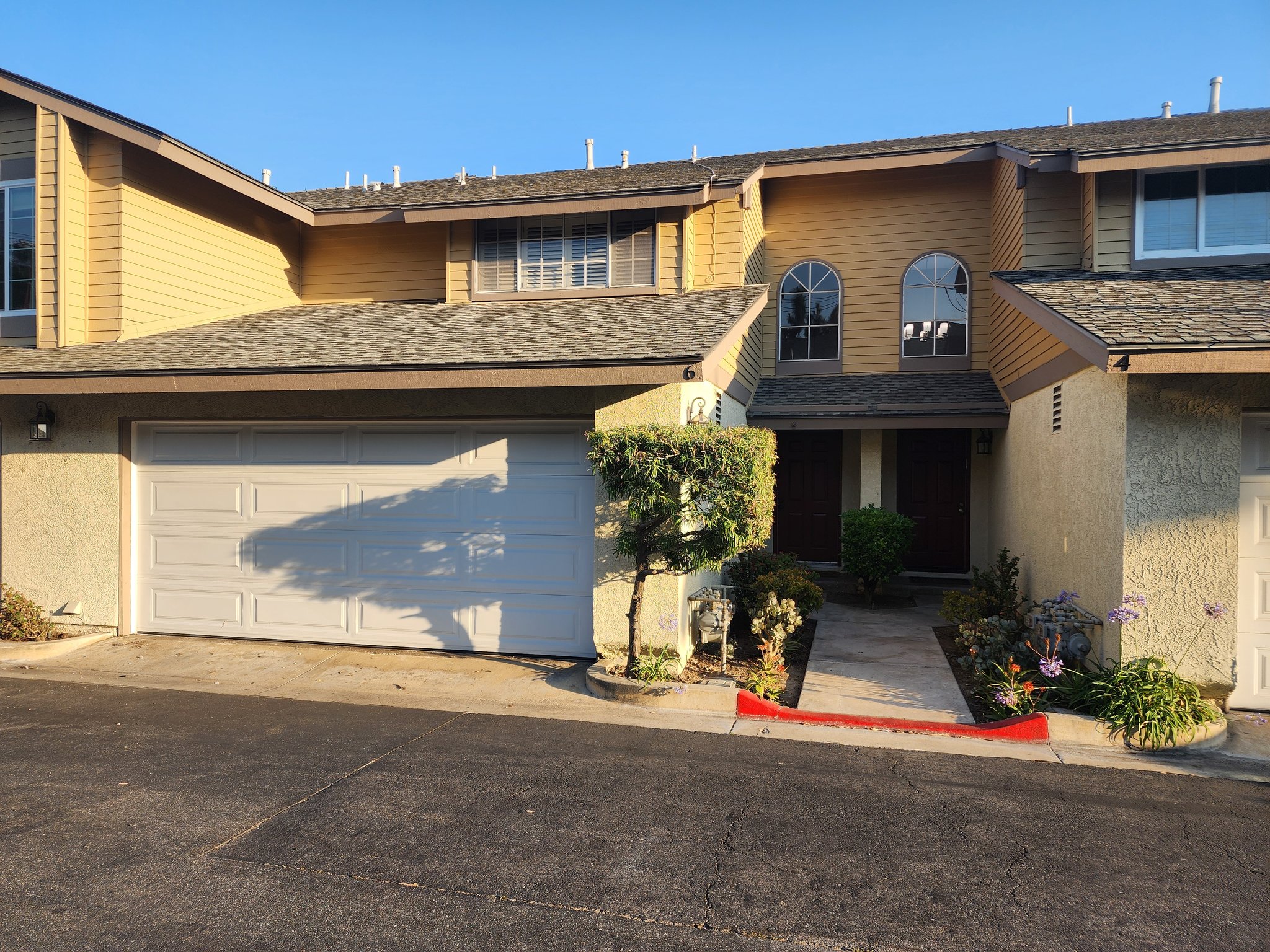 Orange Townhome: 630 W Palm Ave