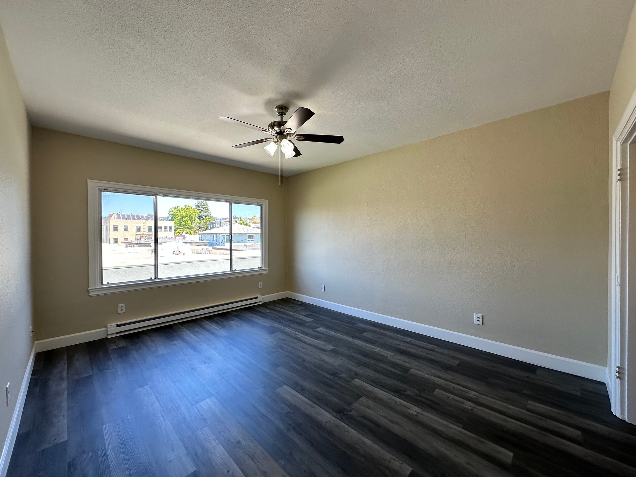 Oakland Apartment: 624 Brooklyn Avenue