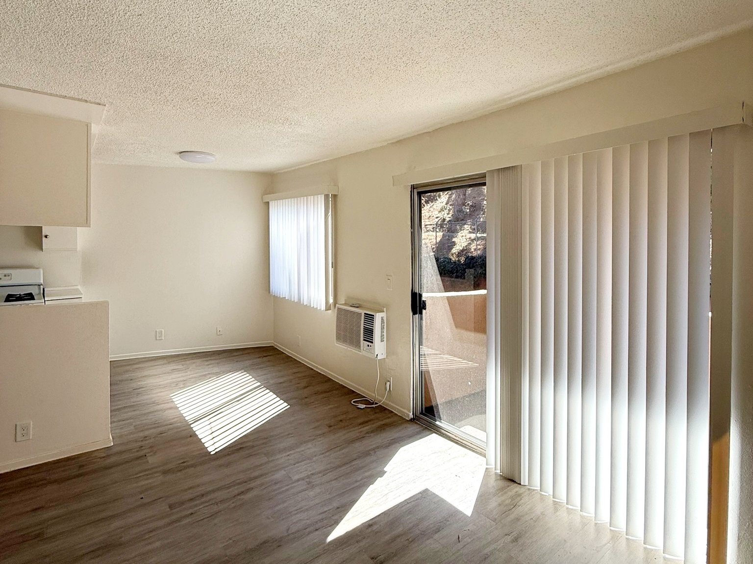 Los Angeles Apartment: 4688 S Huntington Dr