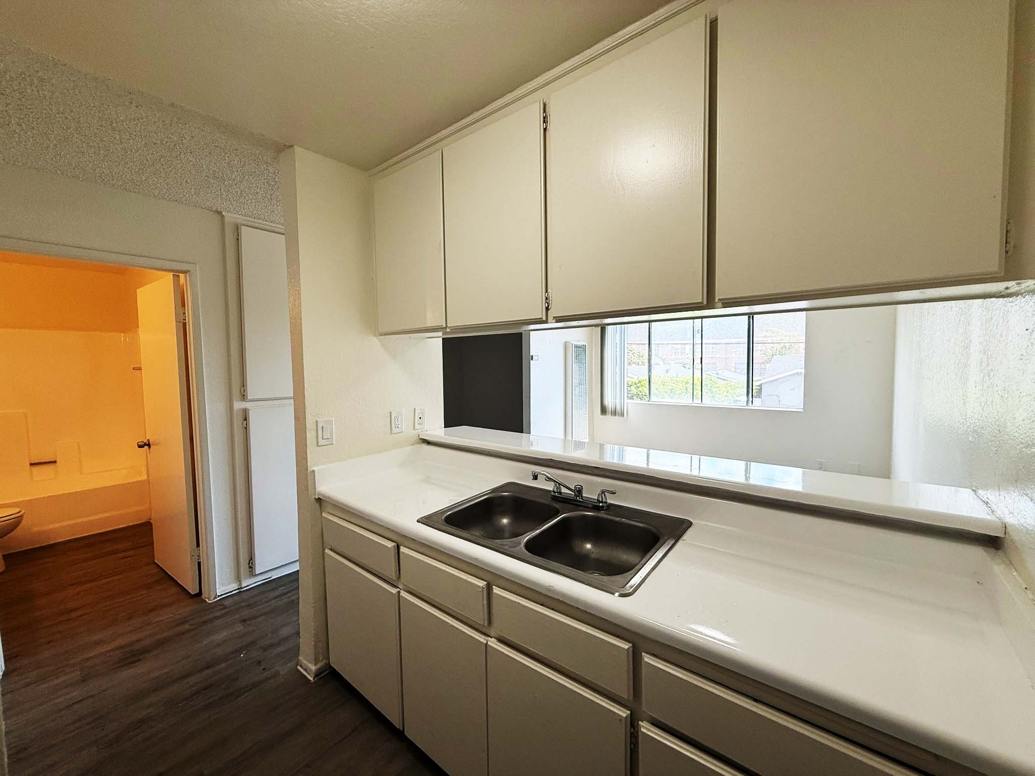 Wilmington Apartment: 1132 N Wilmington Blvd