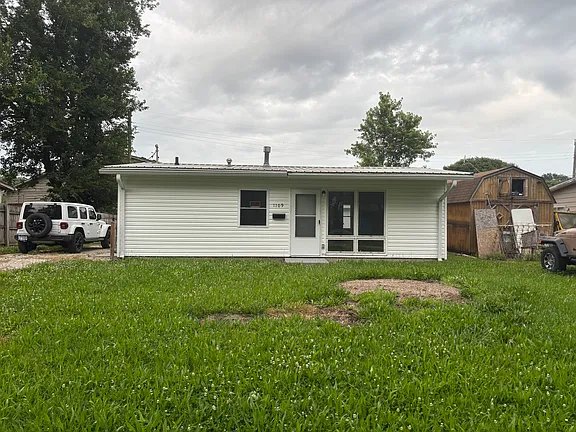 East Saint Louis House: 1109 Saint Helena Dr