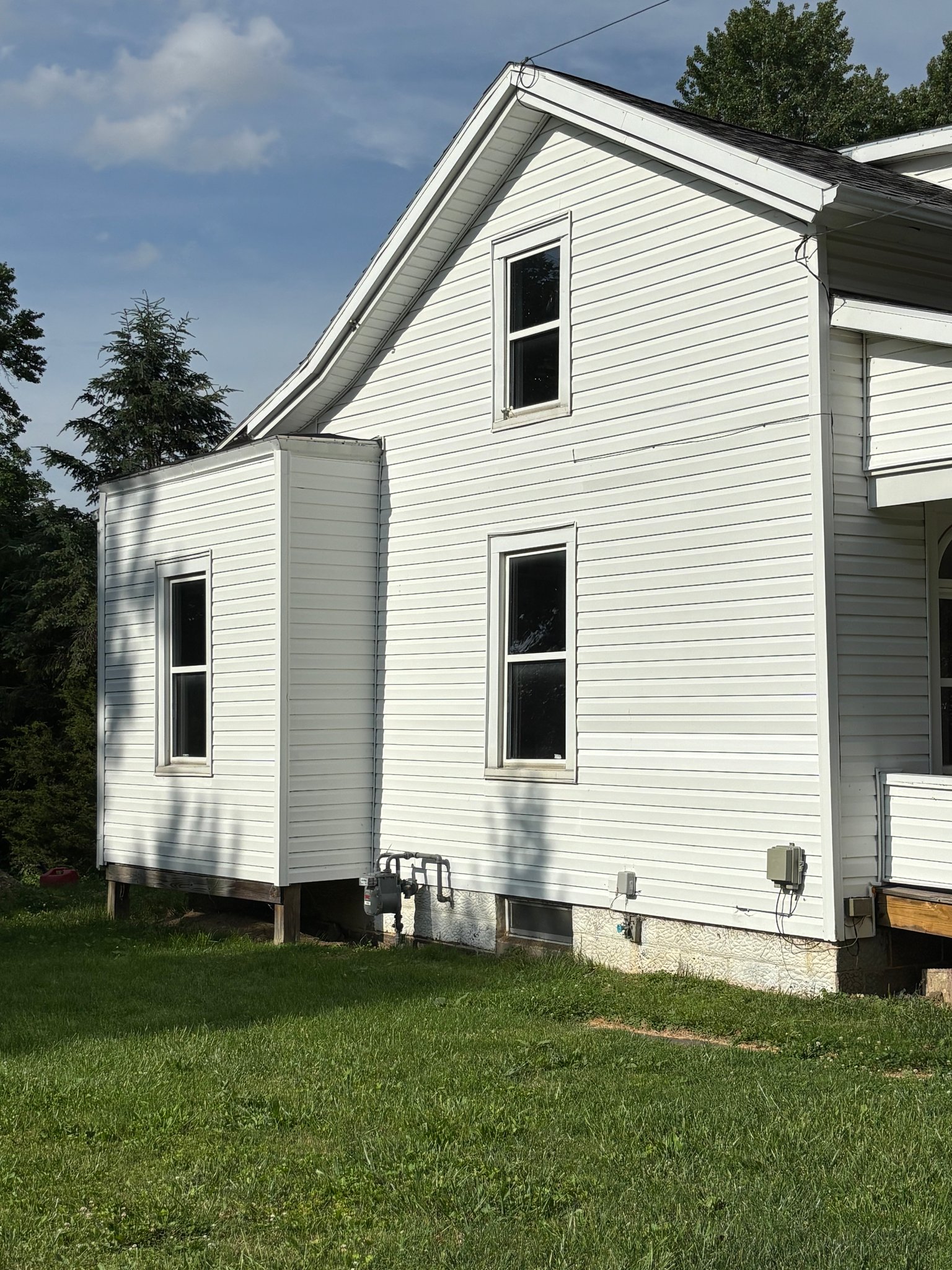 Plymouth House: 202 W Broadway st