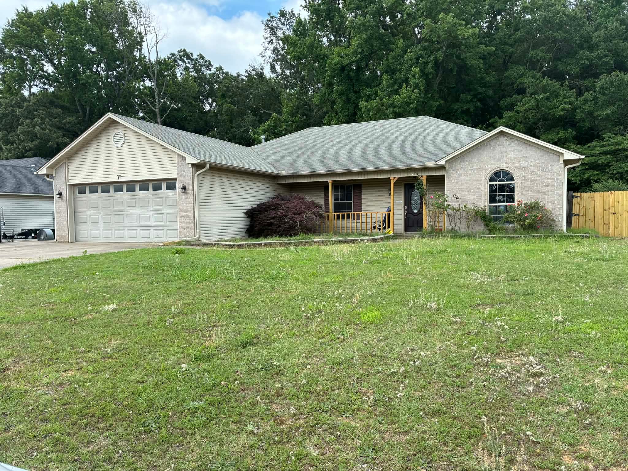 Cabot House: 71 Rosebud Cir