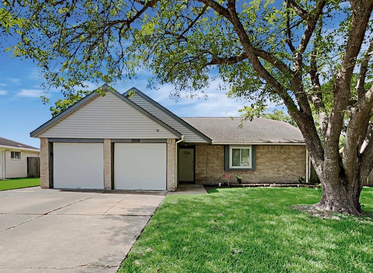 Pearland House: 2608 Elm Hollow St,