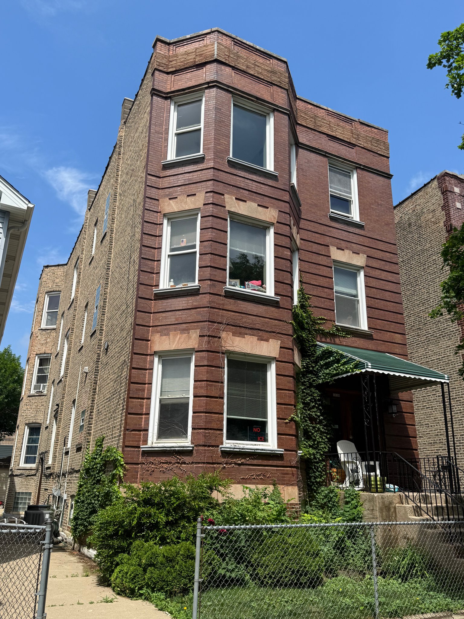 Chicago Multiplex: 3928 N Mozart St