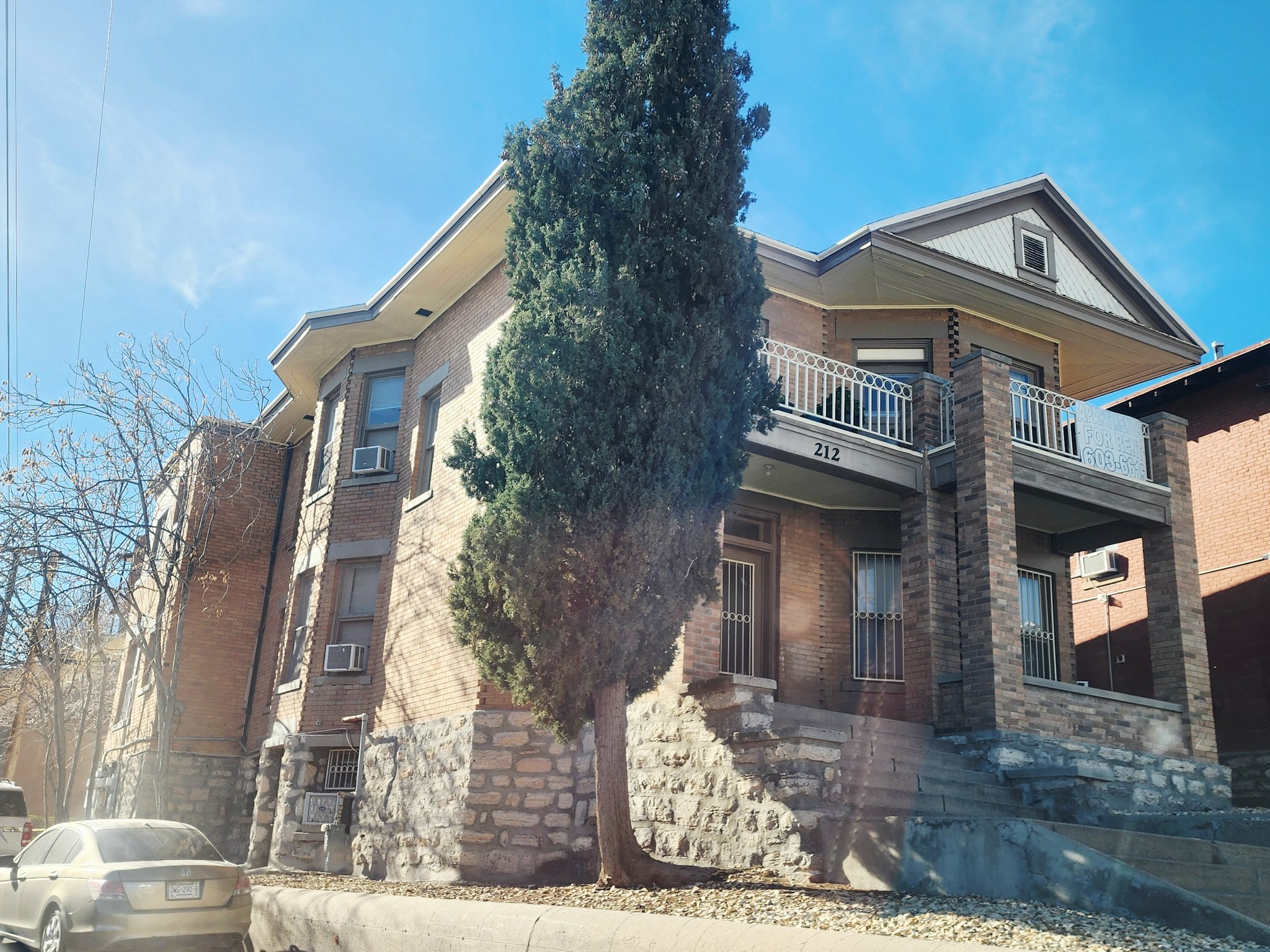 EL PASO Apartment: 212 W. Rio Grande