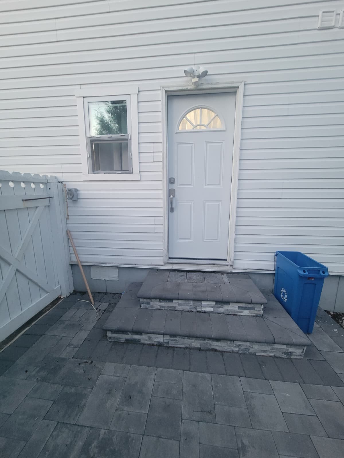 Copiague Single Room: 10 Anthony ct
