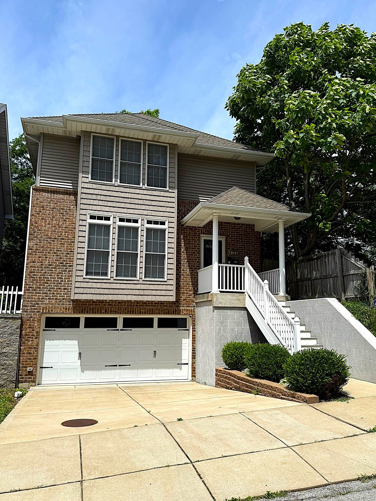 Saint Louis House: 1617 Forest Ave