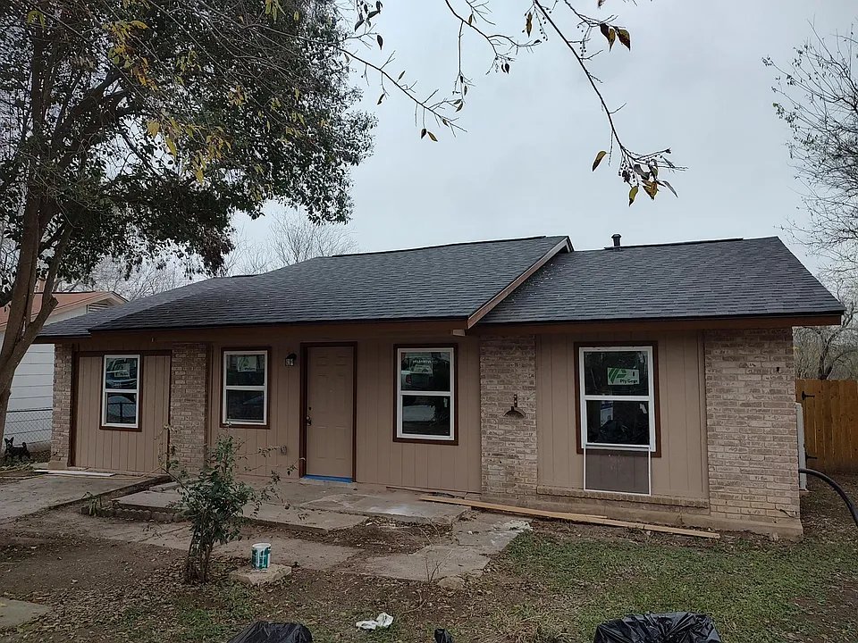 San Antonio House: 8905 Seacliff