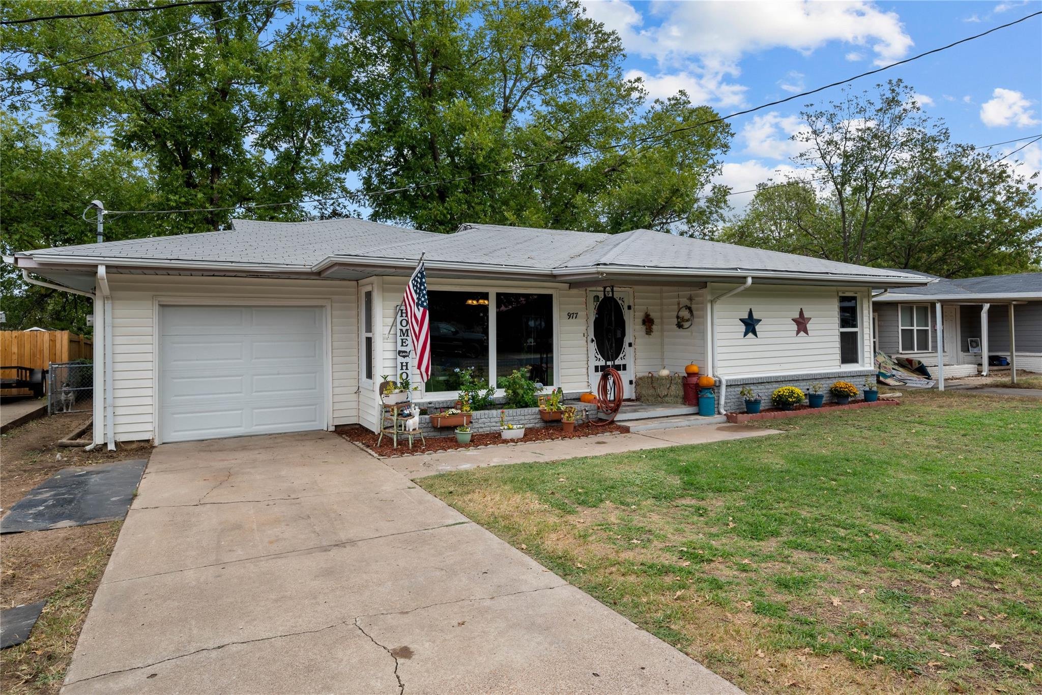 Stephenville House: 977 N. Stephen