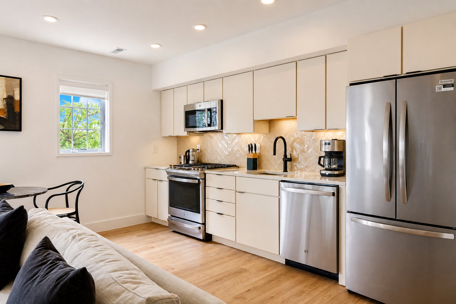 Washington Apartment: 716 L St SE