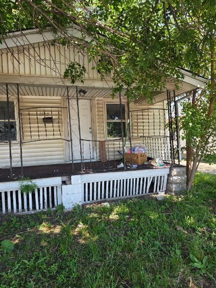 Decatur House: 1112 E Garfield Ave