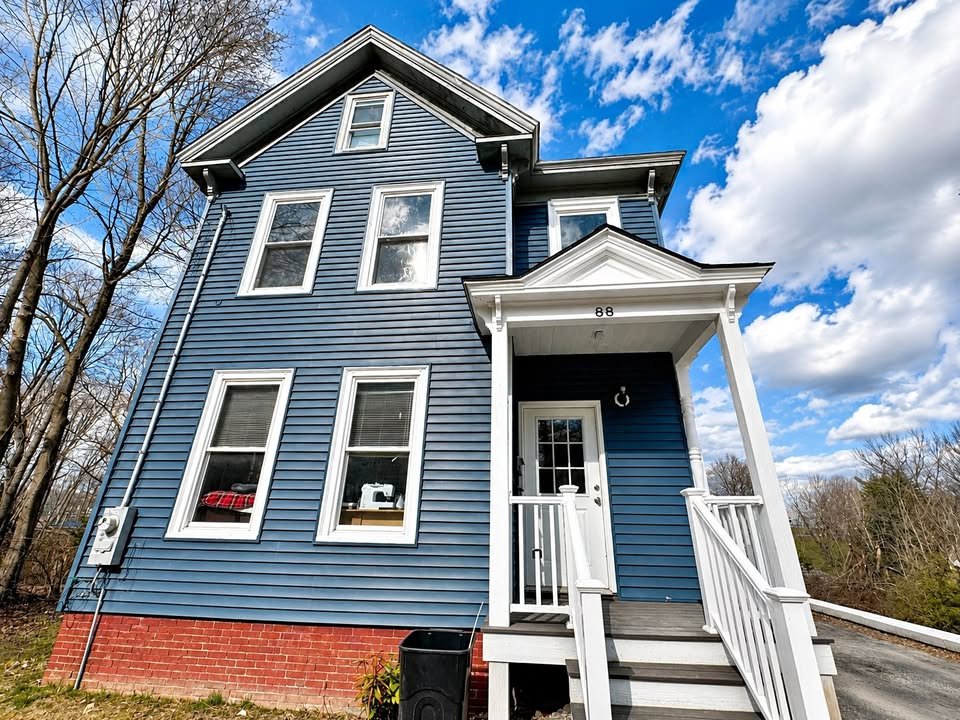 Auburn Townhome: 88 Western Ave