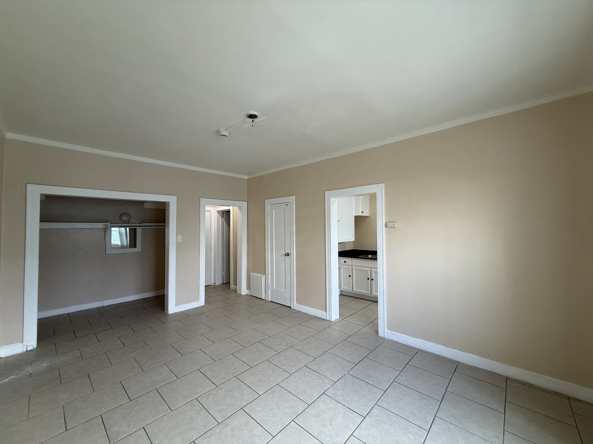 Los Angeles Apartment: 2877 San Marino St.