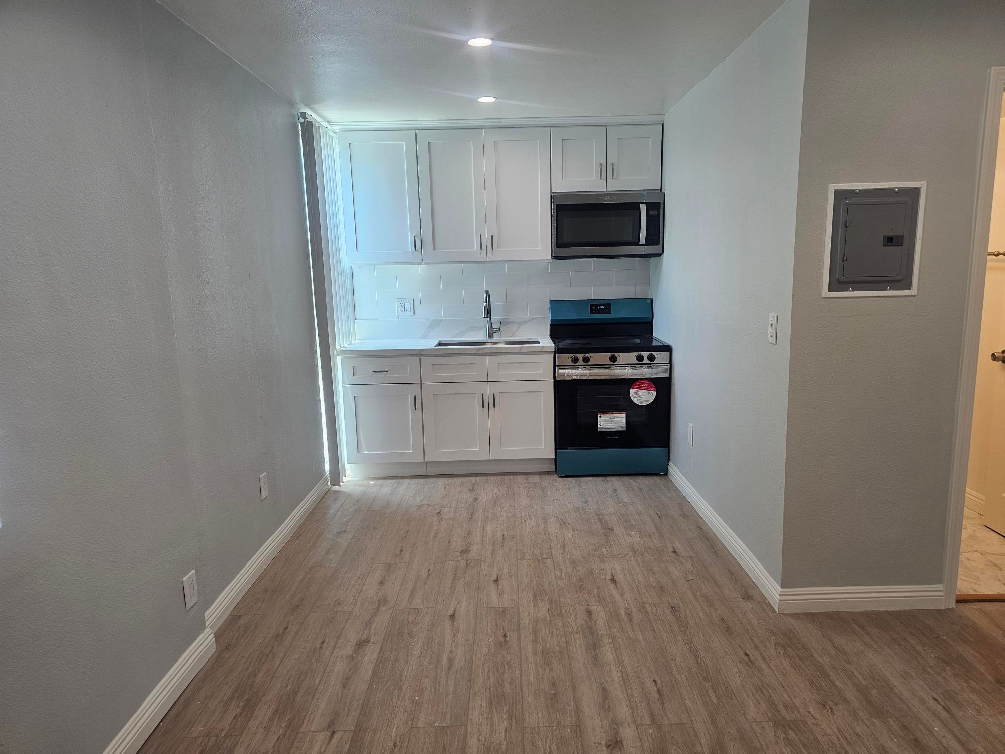 West Covina Apartment: 712 S Fernwood St