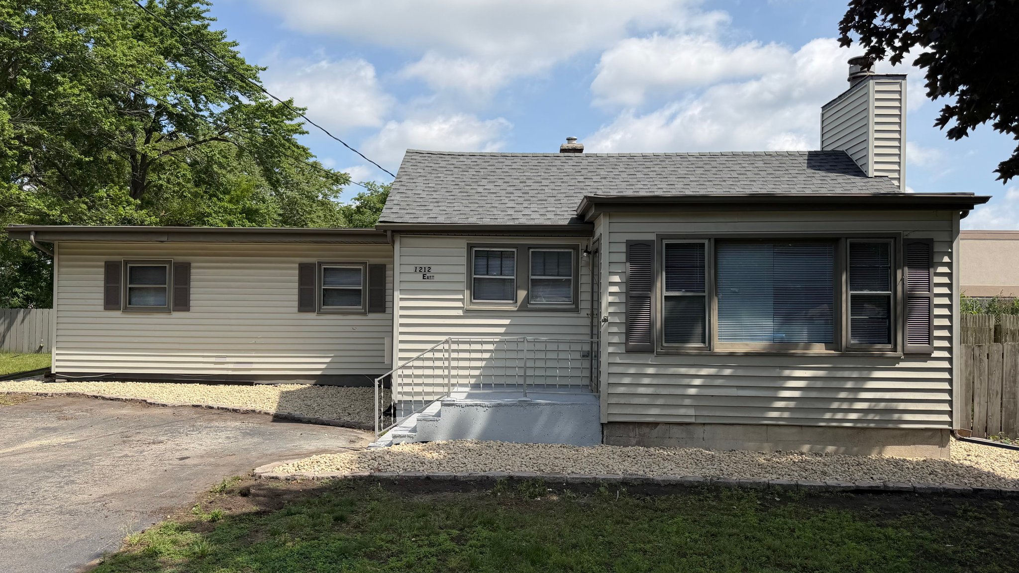 Griffith House: 1212 E 39th Pl