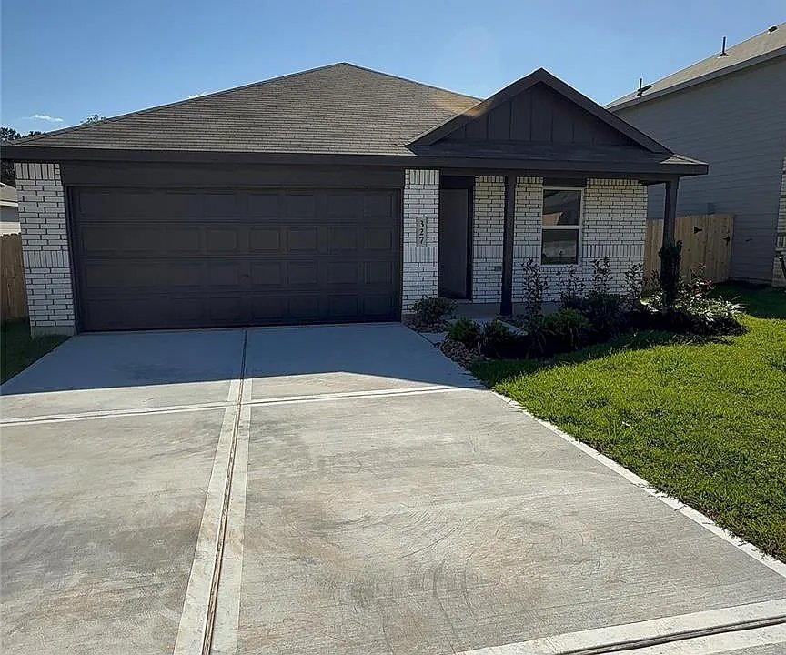 Conroe Single Room: 327 Parkin Court