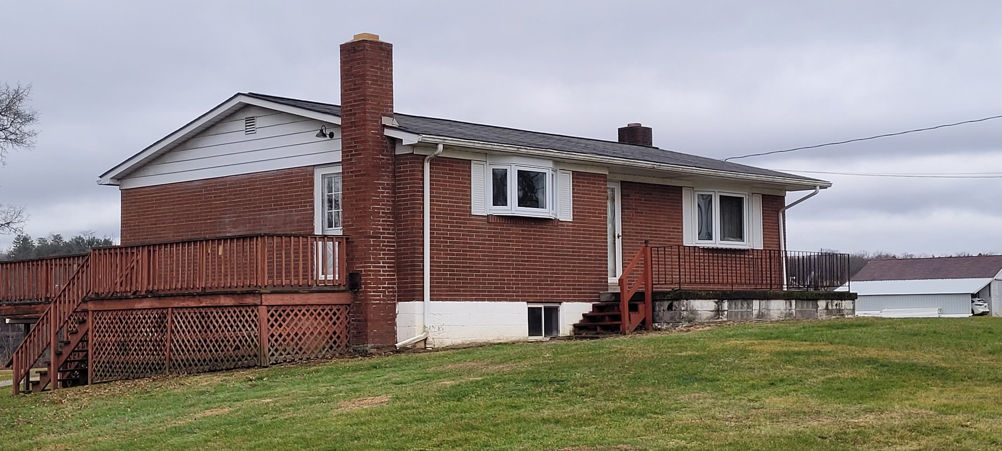 BUTLER House: 572 DINNERBELL RD.