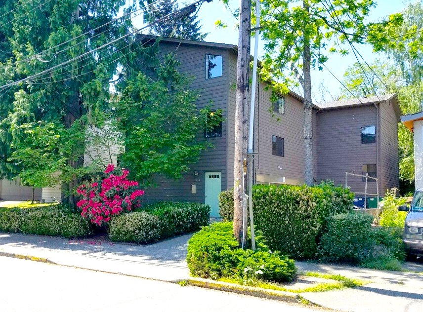 Seattle Apartment: 9233 Interlake Ave N