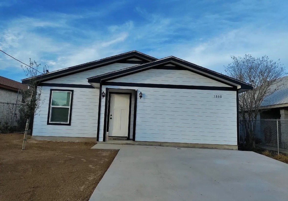 Laredo House: 1808 Chacon St