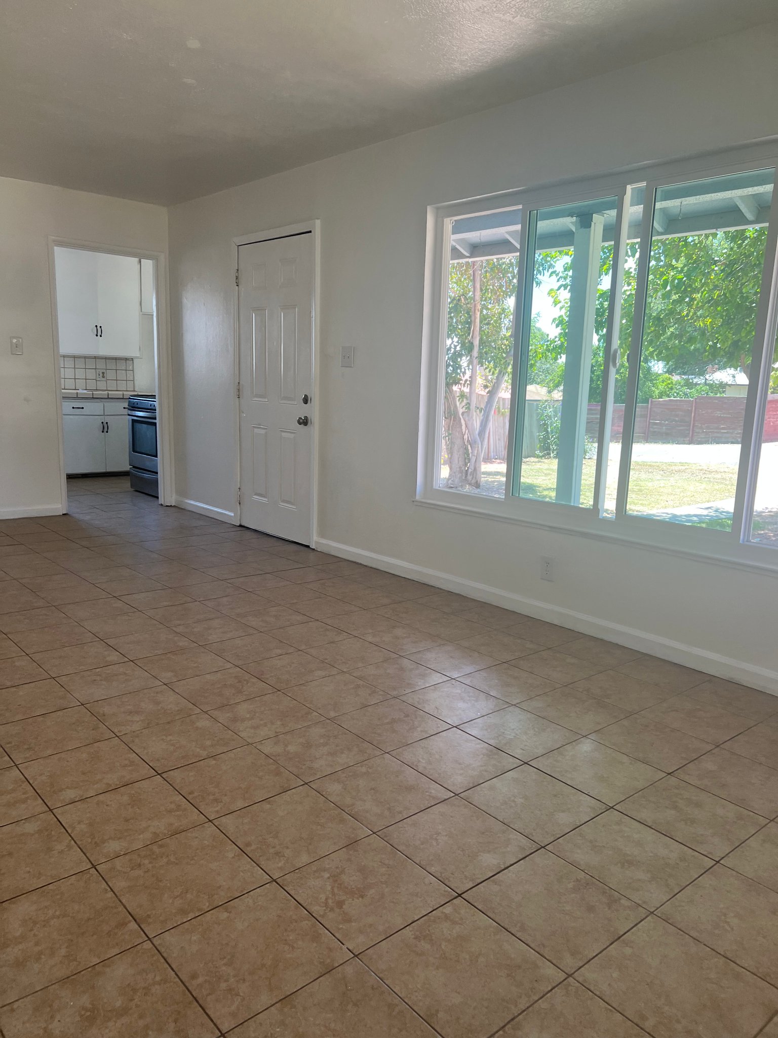 Bakersfield House: 1829 Morgan Ln