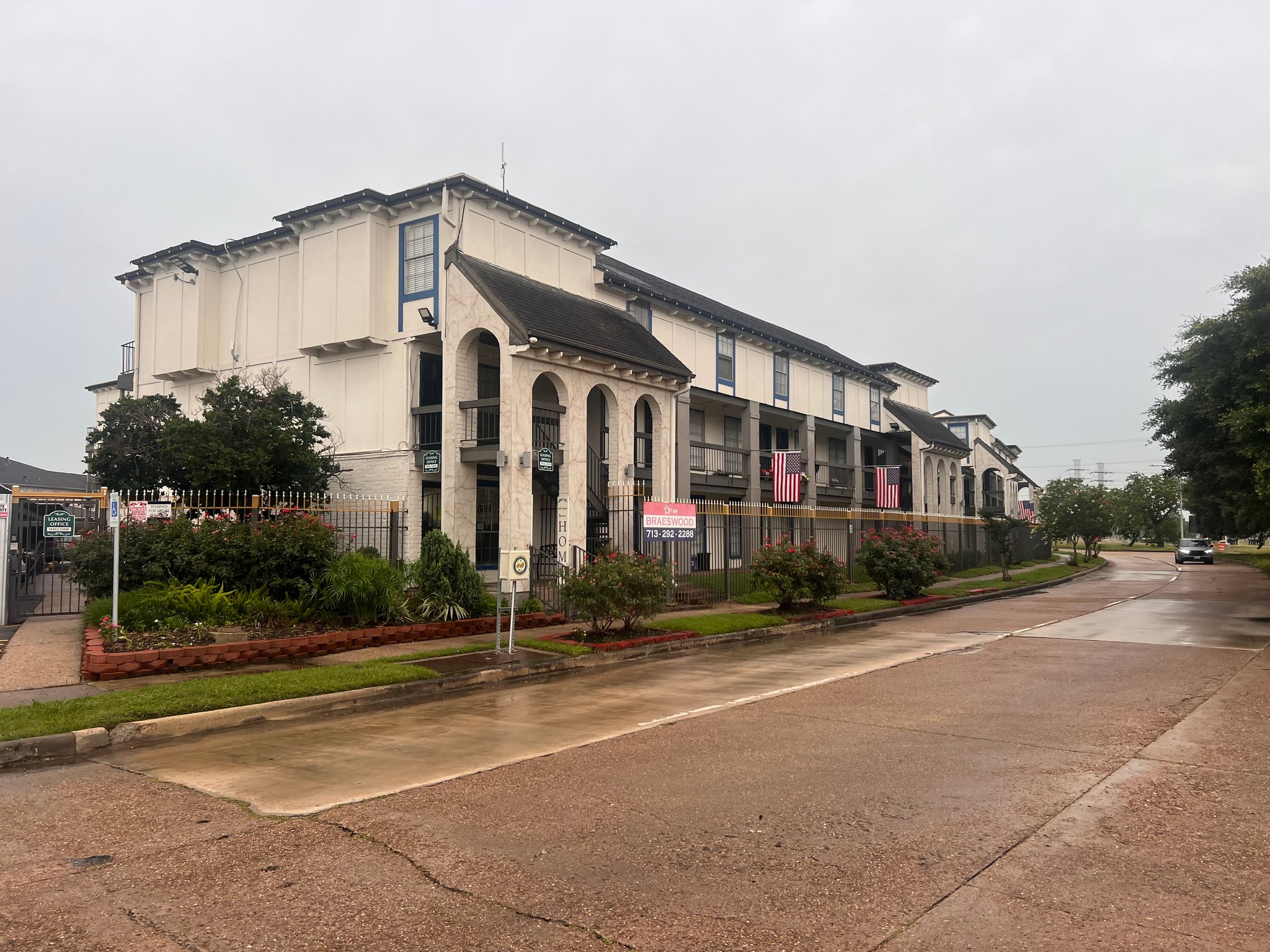 Houston Apartment: 4055 S Braeswood Blvd