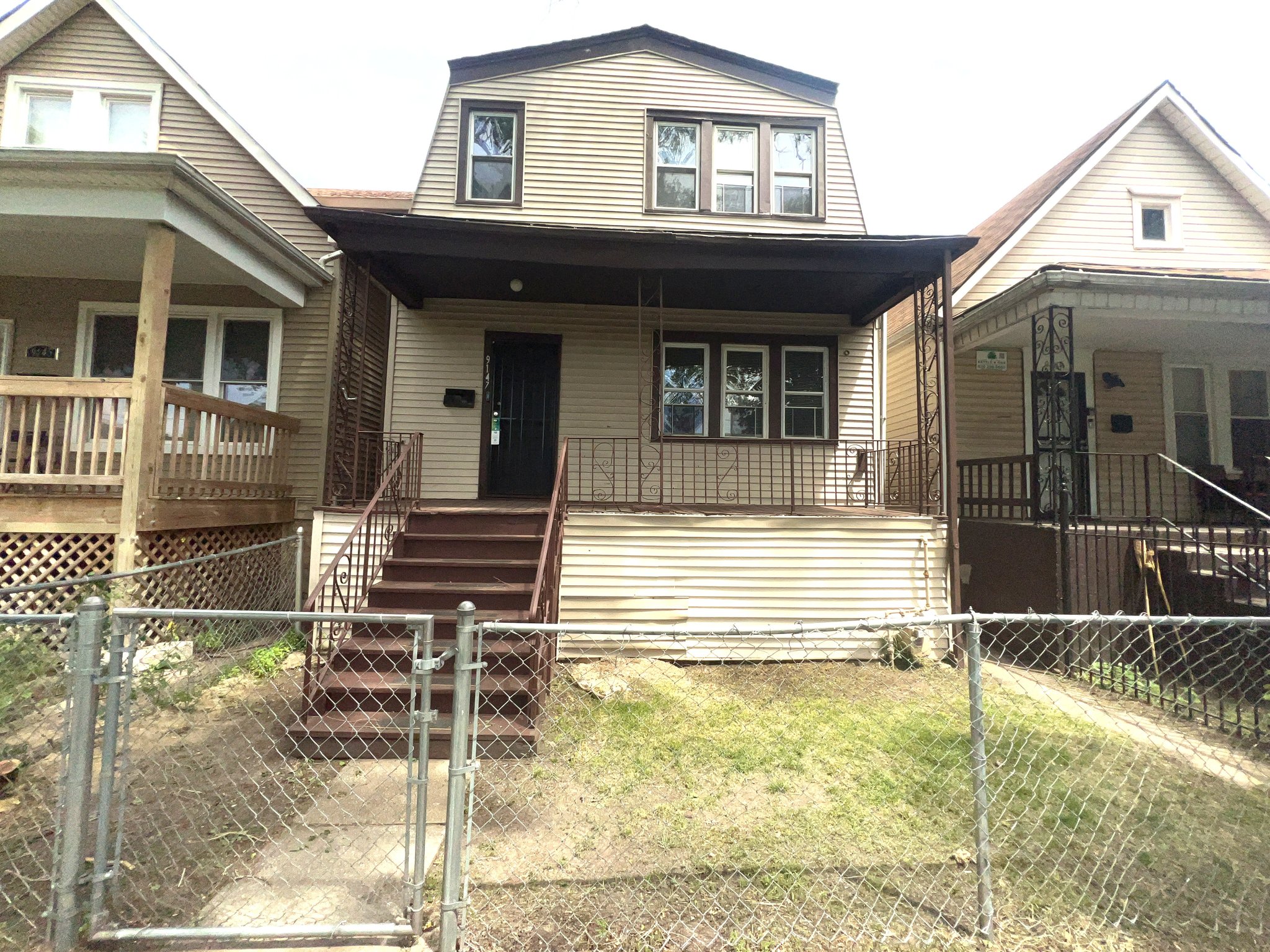 Chicago House: 9147 S Woodlawn Ave