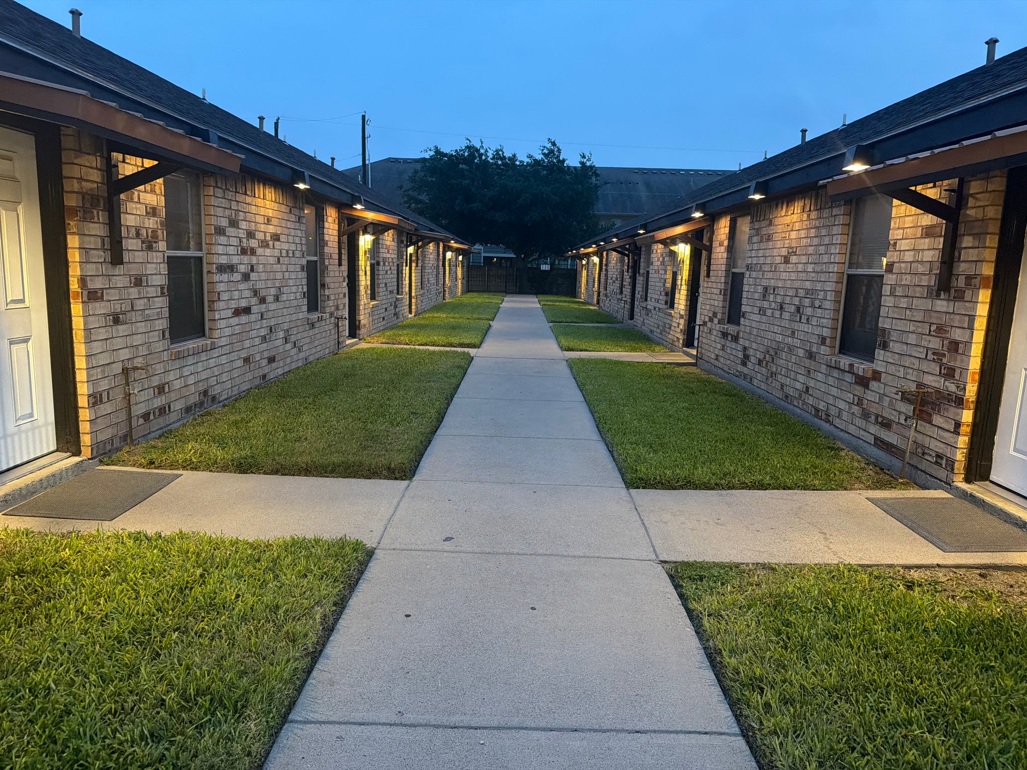 Mission Apartment: 618 San Antonio Ave