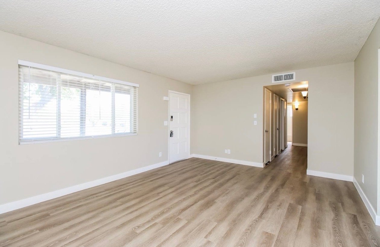Mesa House: 1249 E 8th St