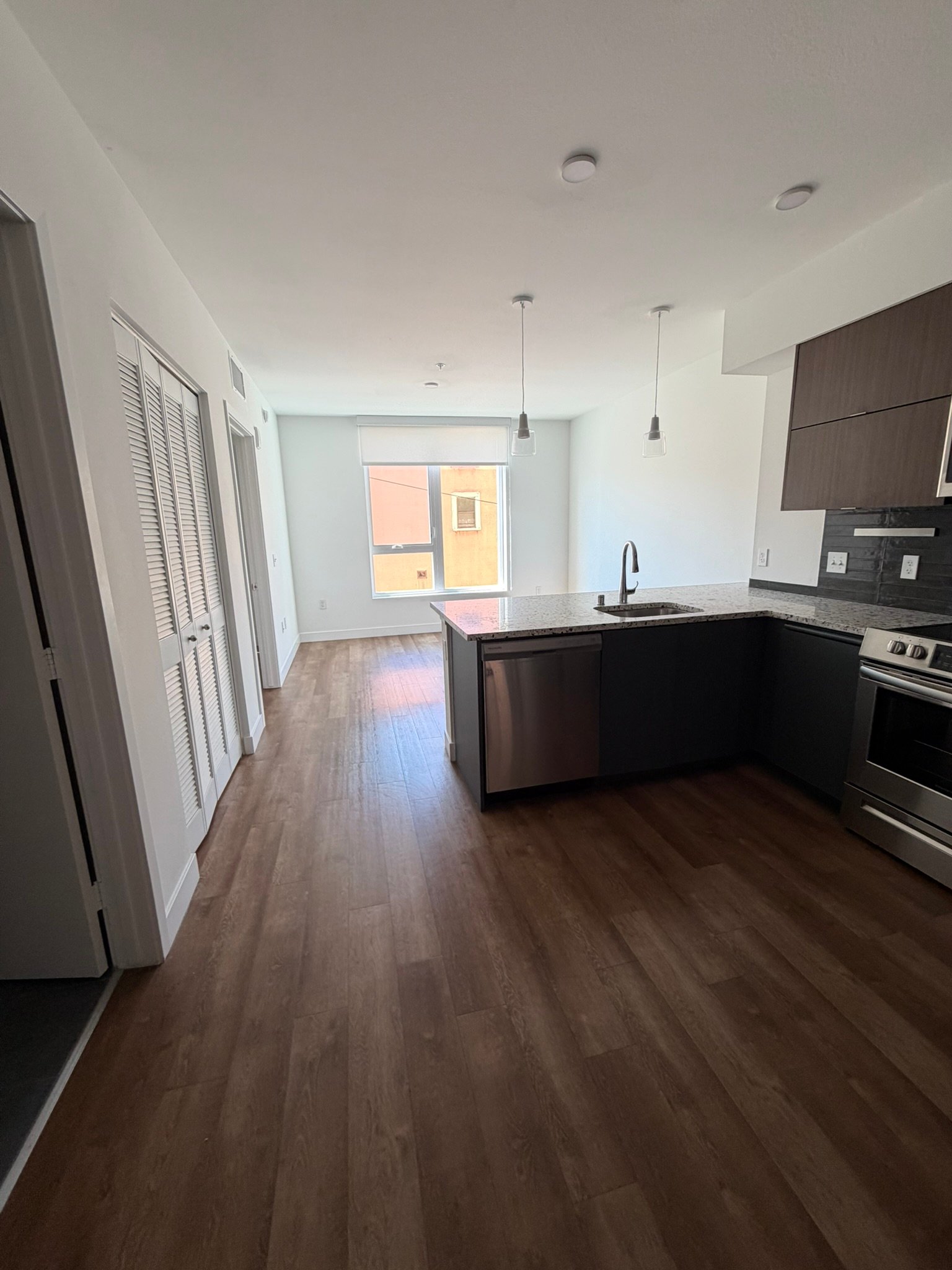 Los Angeles Apartment: 2880 James M Wood Blvd