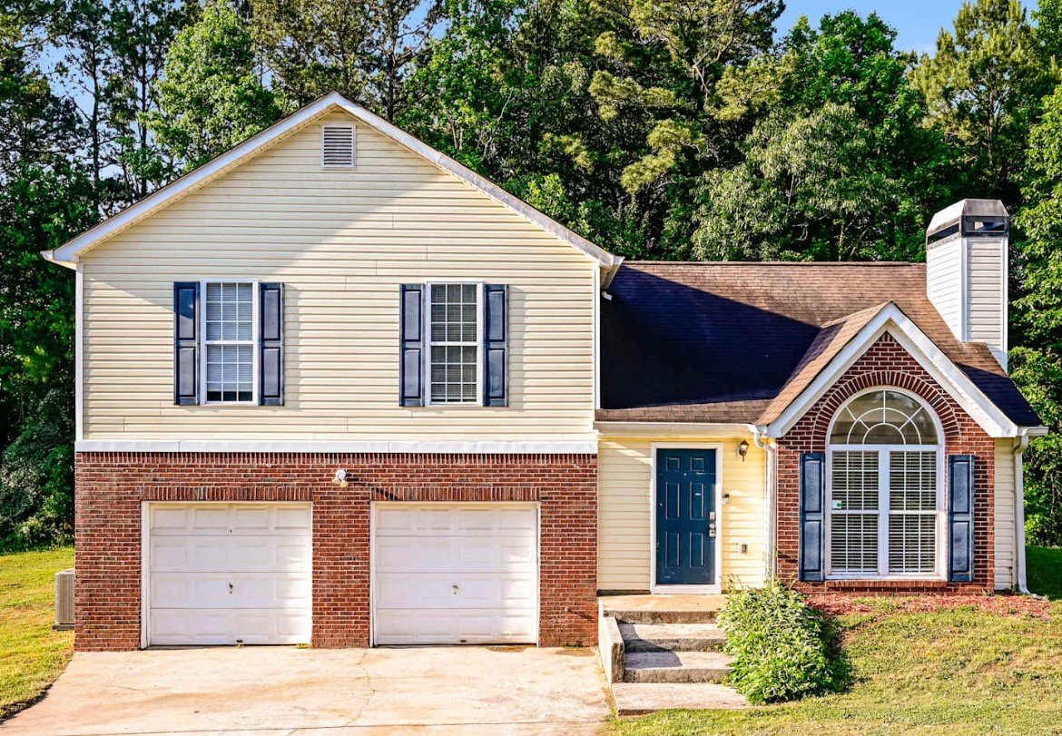 Stockbridge House: 193 Windsor Cir, Stockbridge, GA 30281