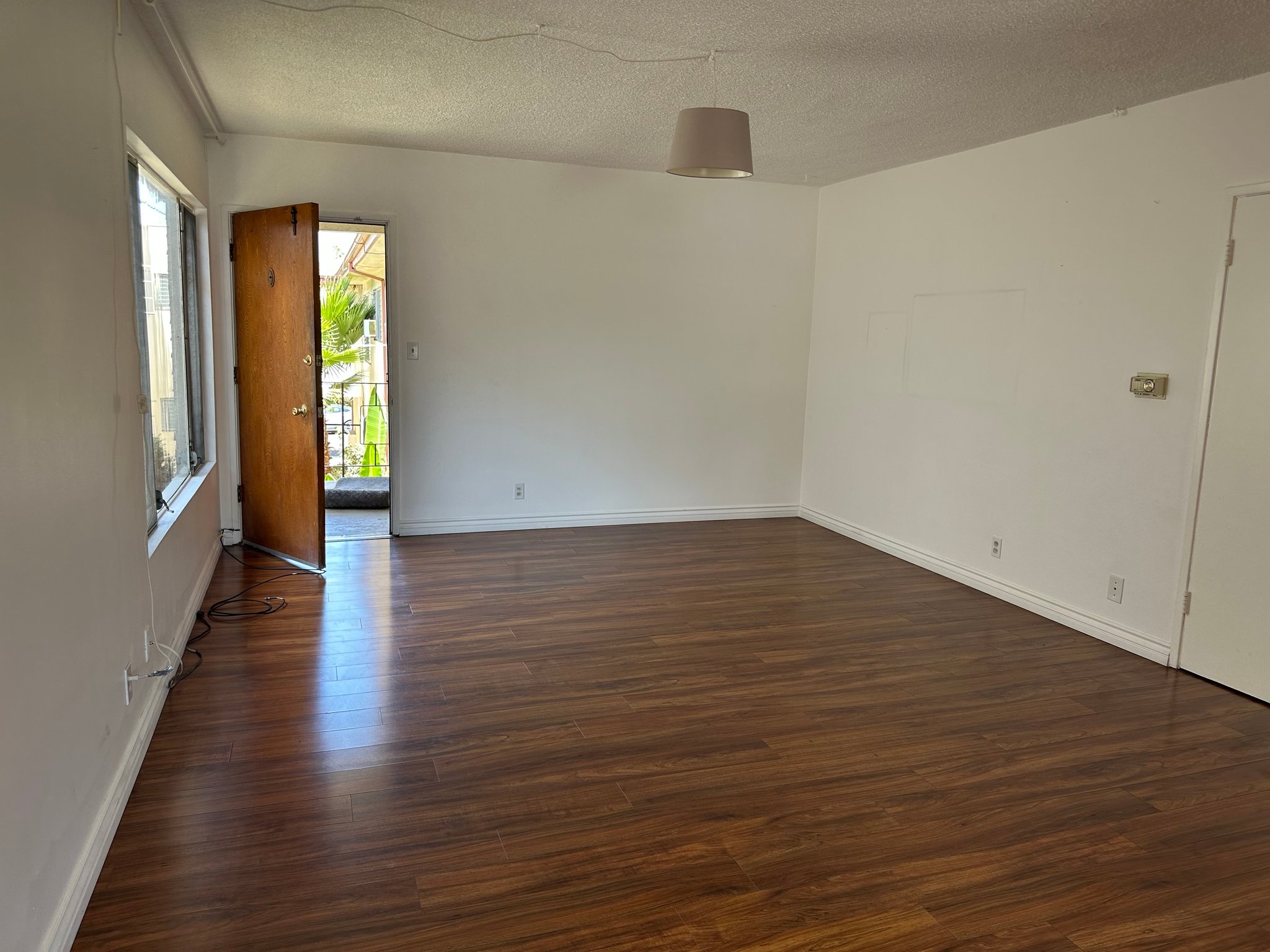 Los Angeles Apartment: 920 N Spaulding Ave