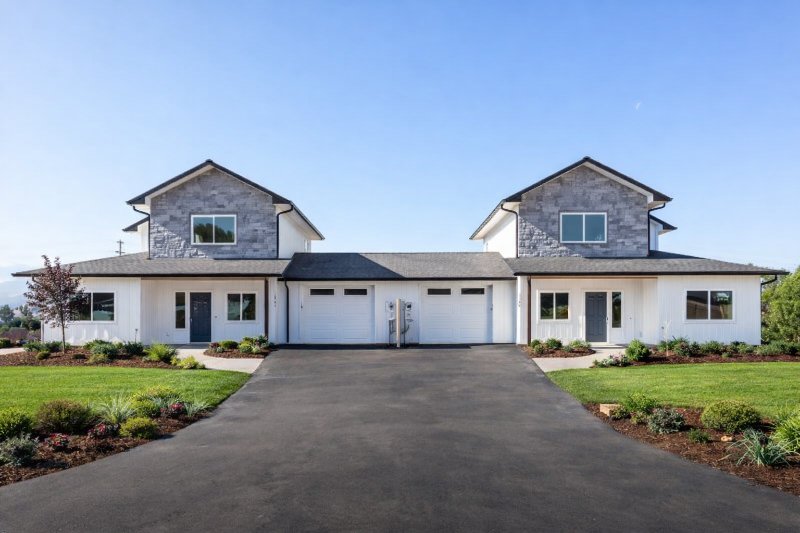 East Wenatchee Townhome: 1765 Grant Rd