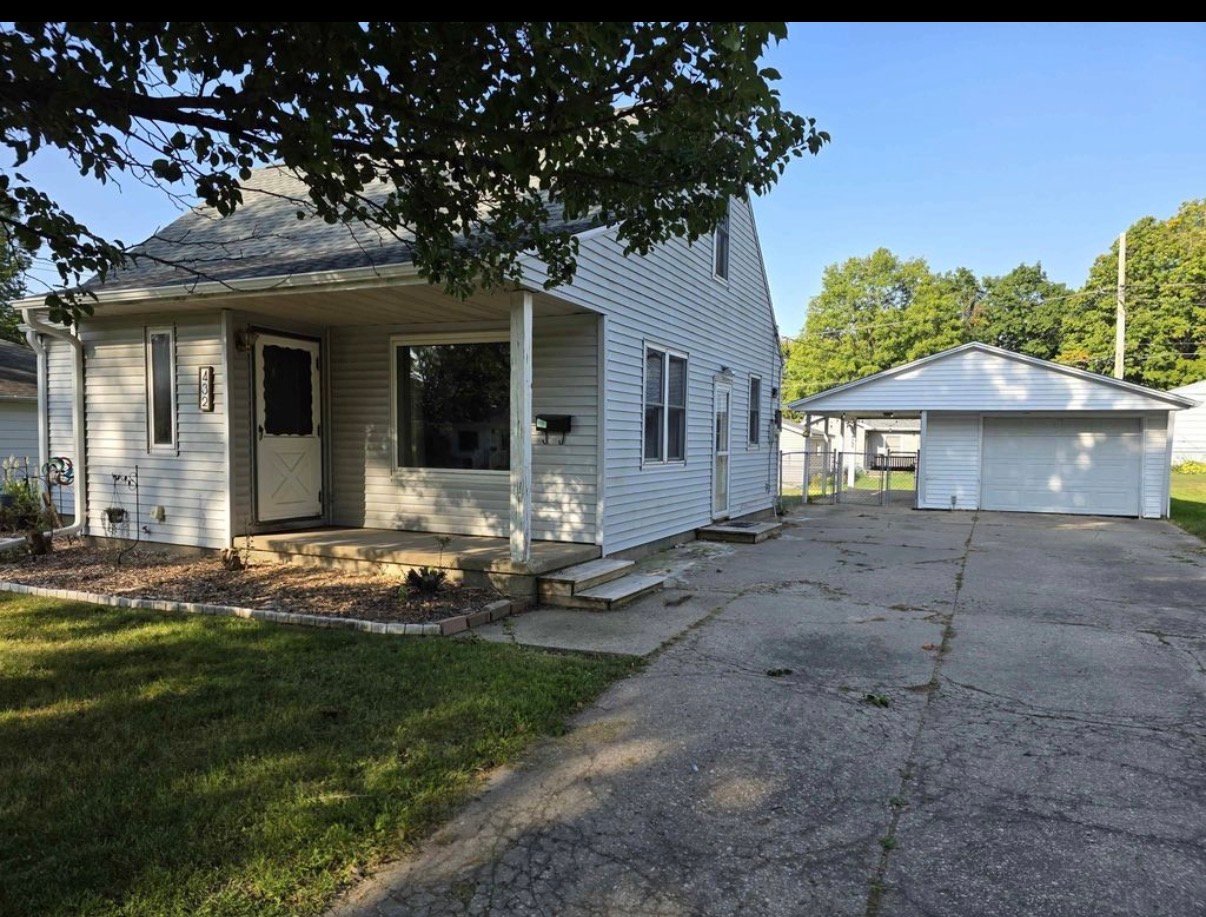Waterloo House: 432 Auburn St