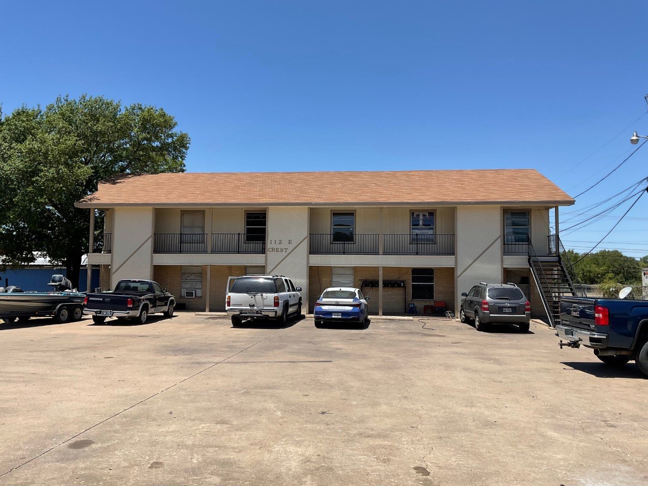 Lacy Lakeview Apartment: 112 E Crest DR
