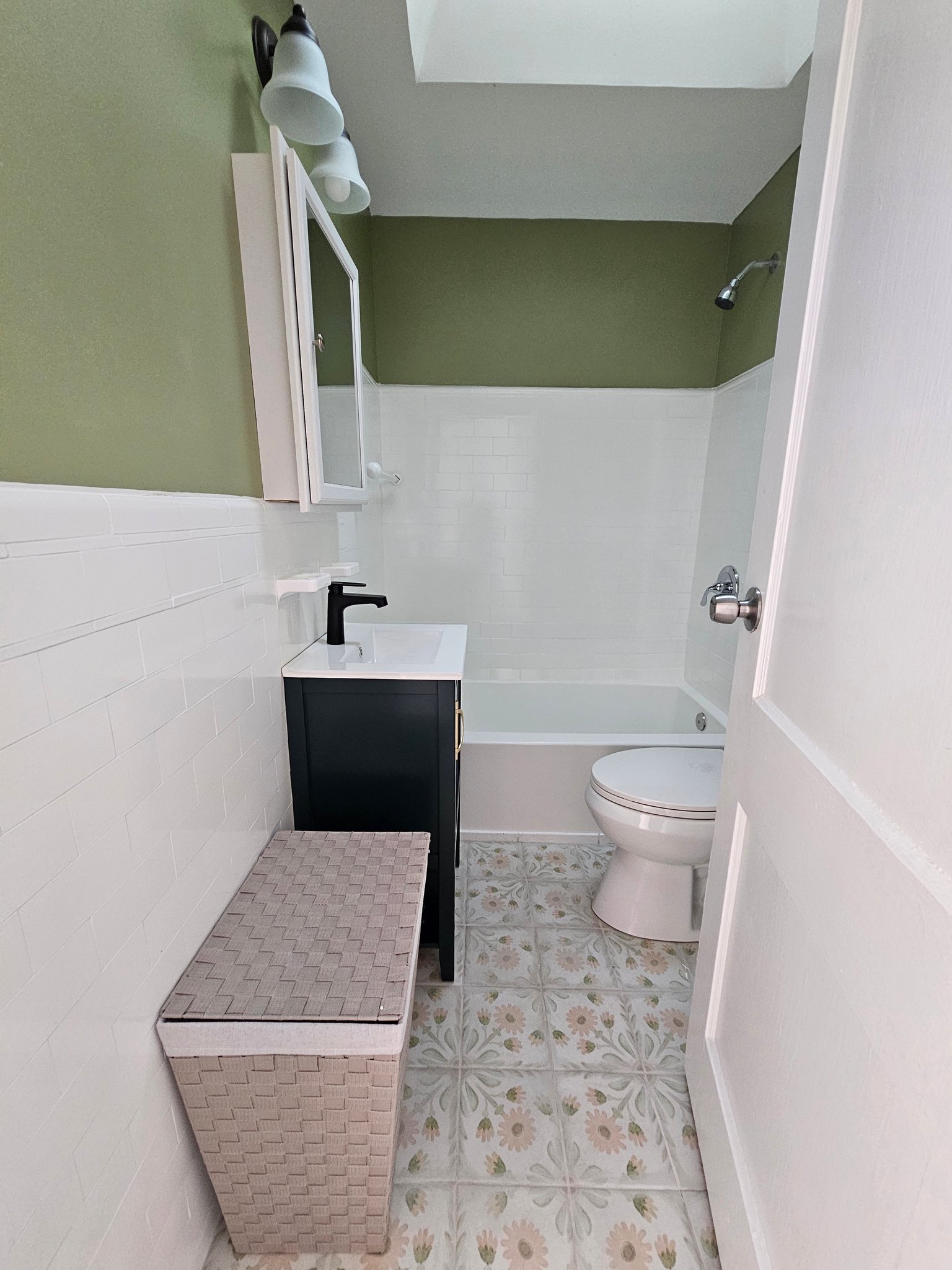 Philadelphia Single Room: 2047 68th ave