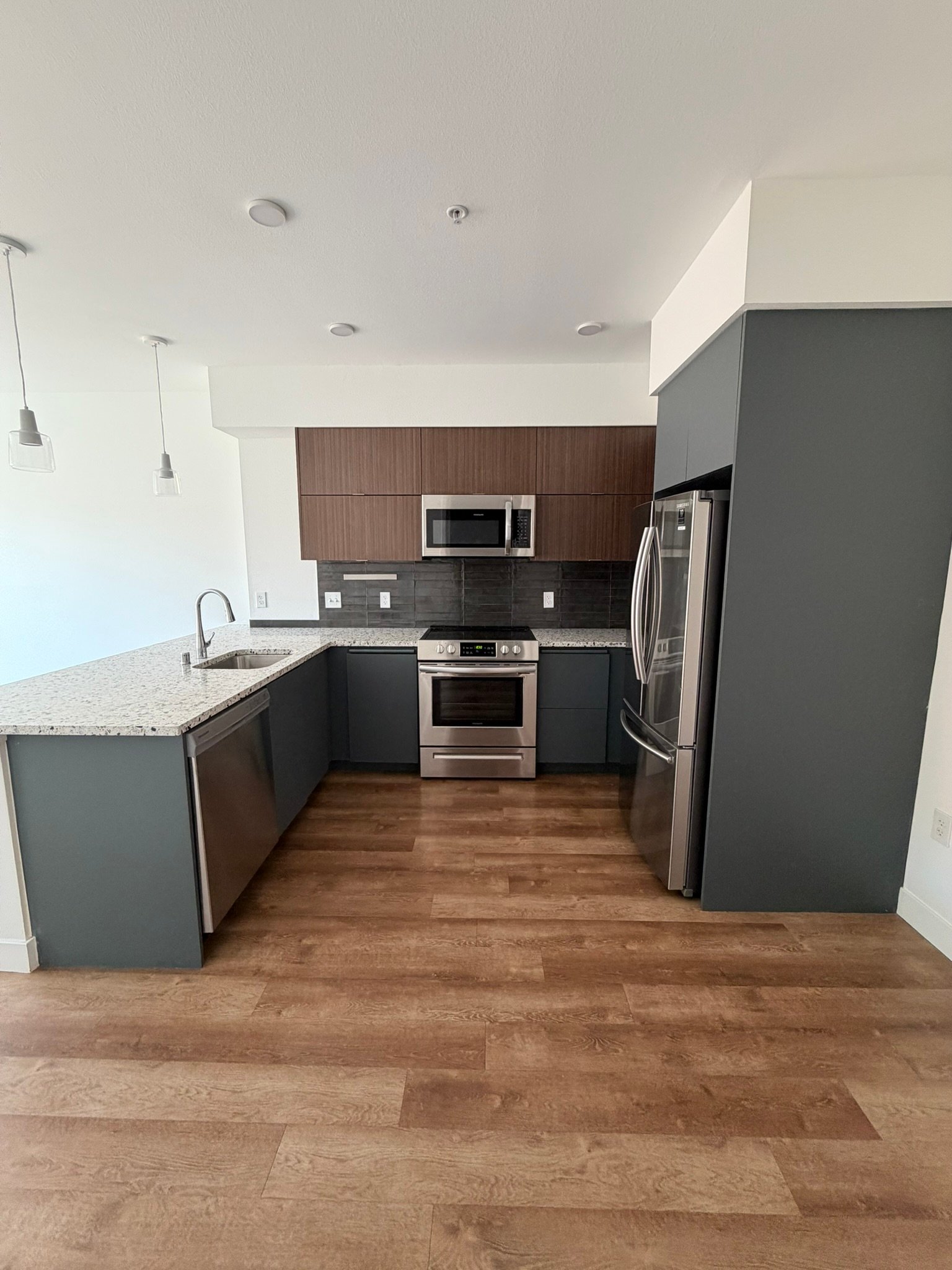 Los Angeles Apartment: 2880 James M Wood Blvd