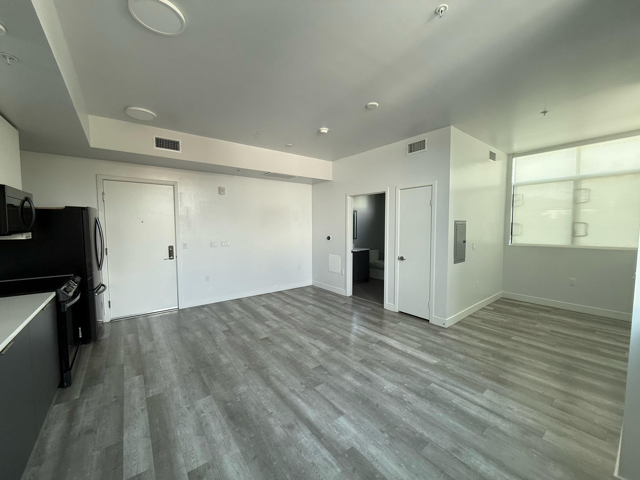 Los Angeles Apartment: 700 North Spaulding Ave