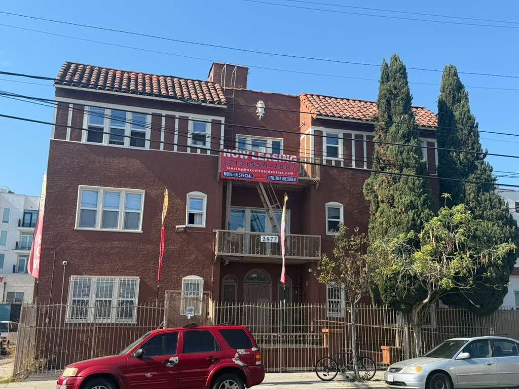 Los Angeles Apartment: 2877 San Marino St.