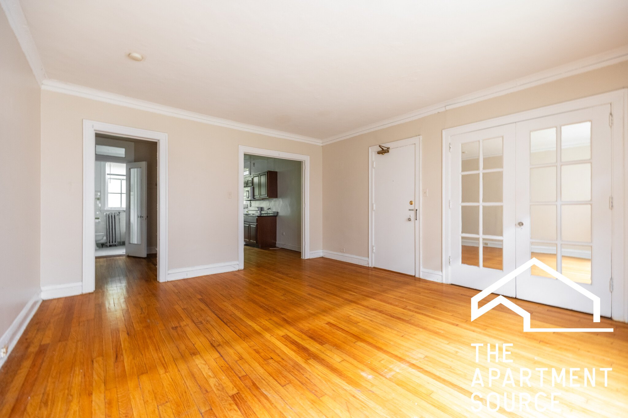 Evanston Apartment: 911 Elmwood Ave #J1