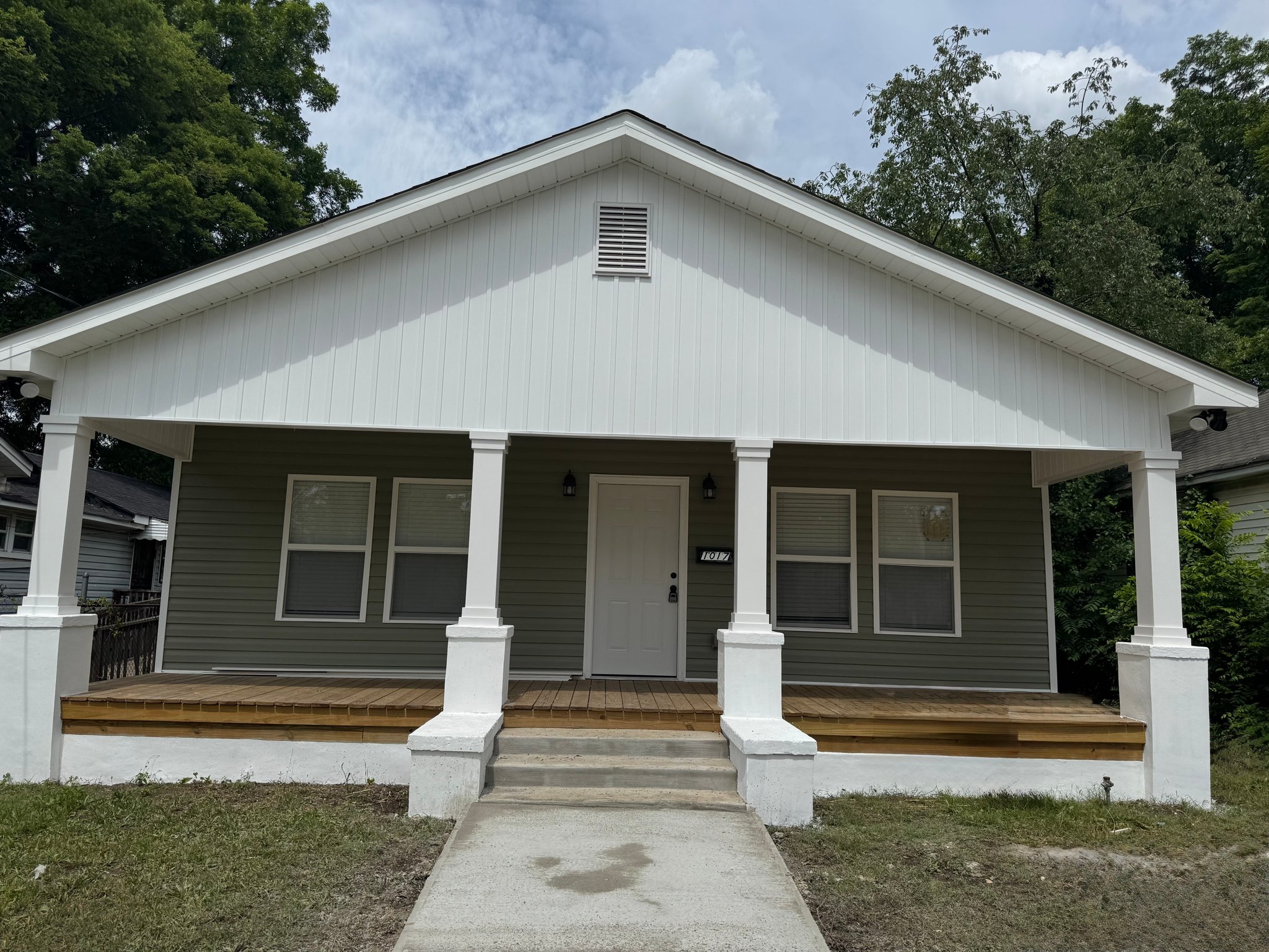 Birmingham House: 1017 Cahaba St