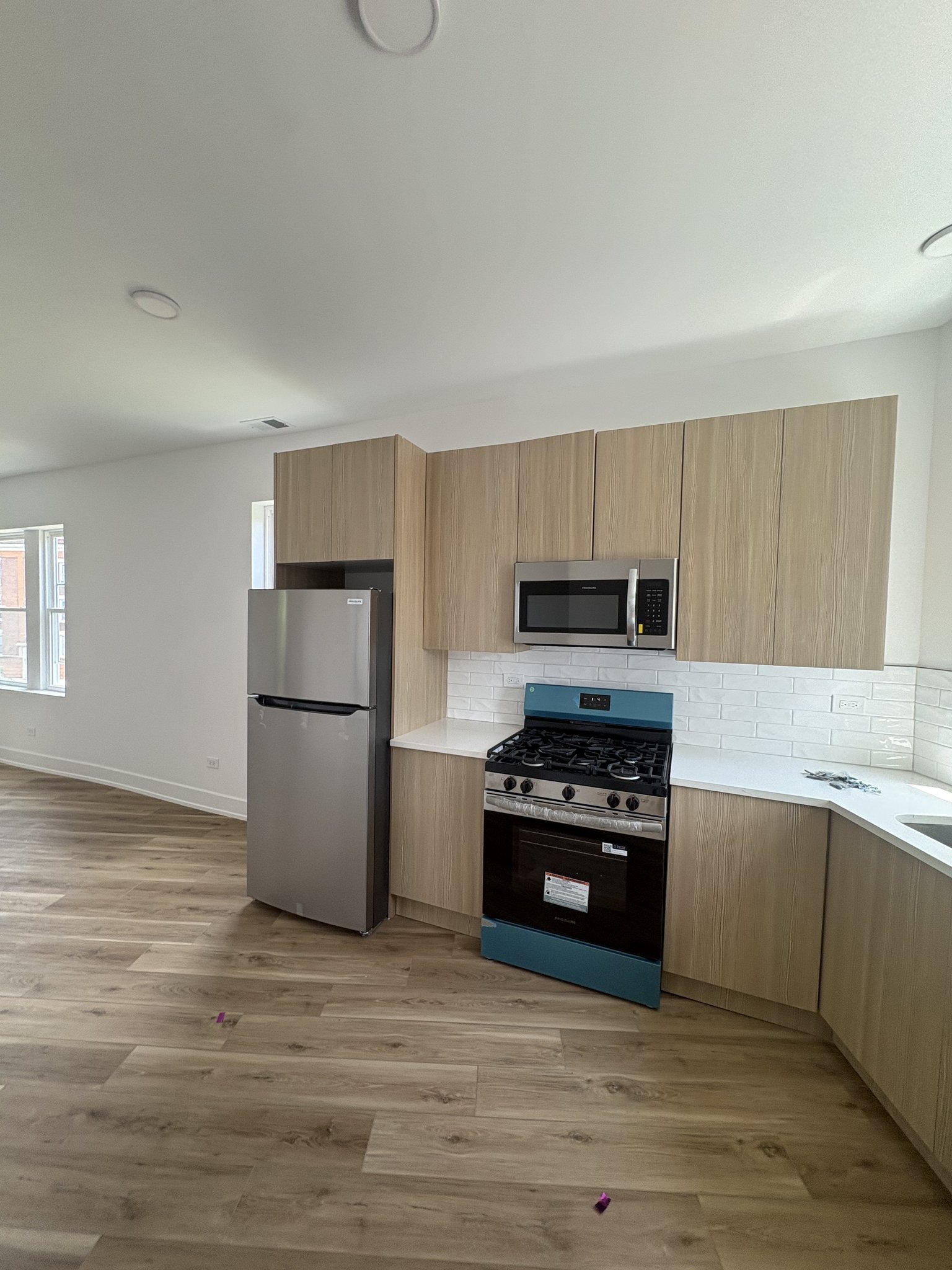 Chicago Apartment: 239 w 74th St